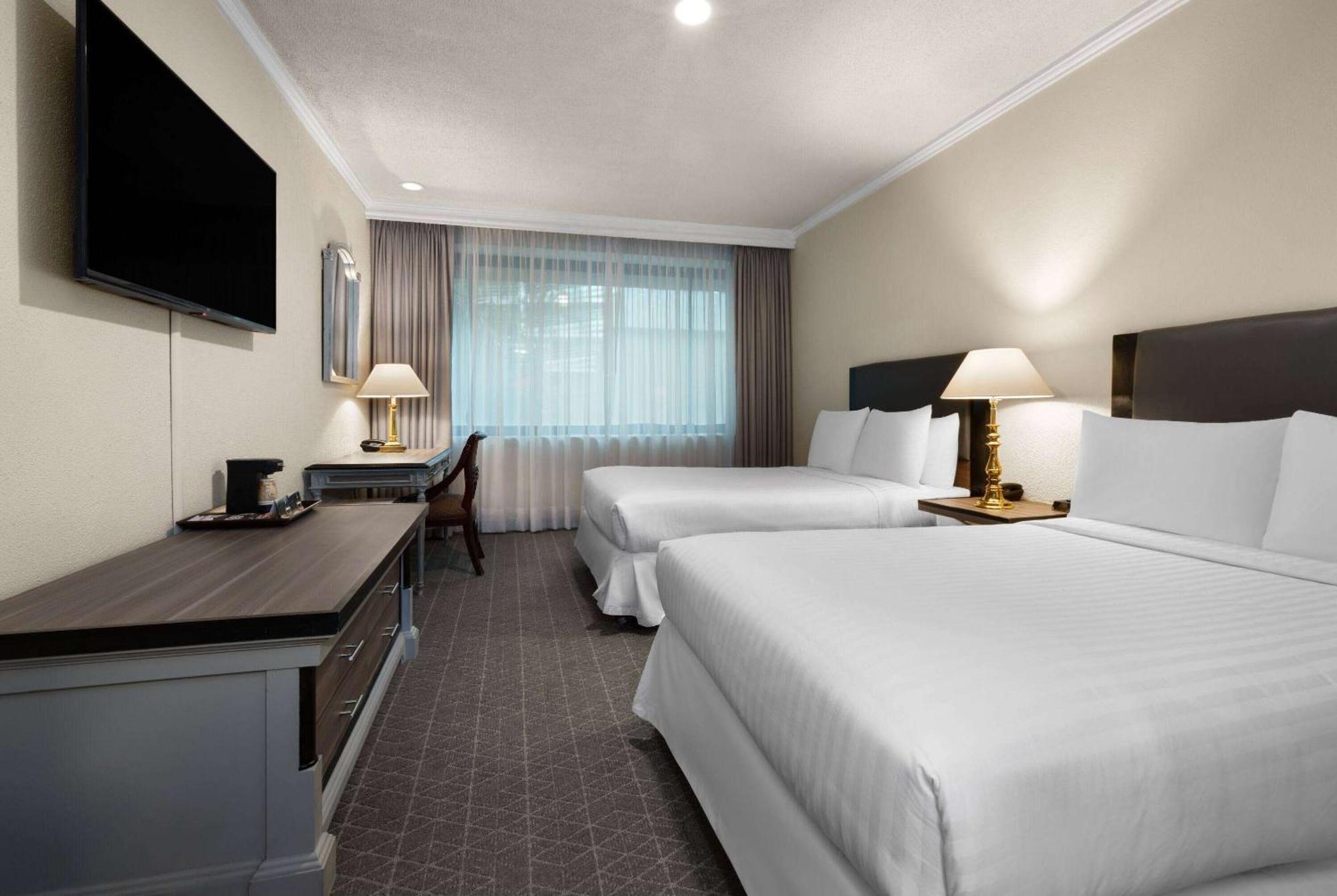 Hotel Wyndham Ambassador Centro 4*