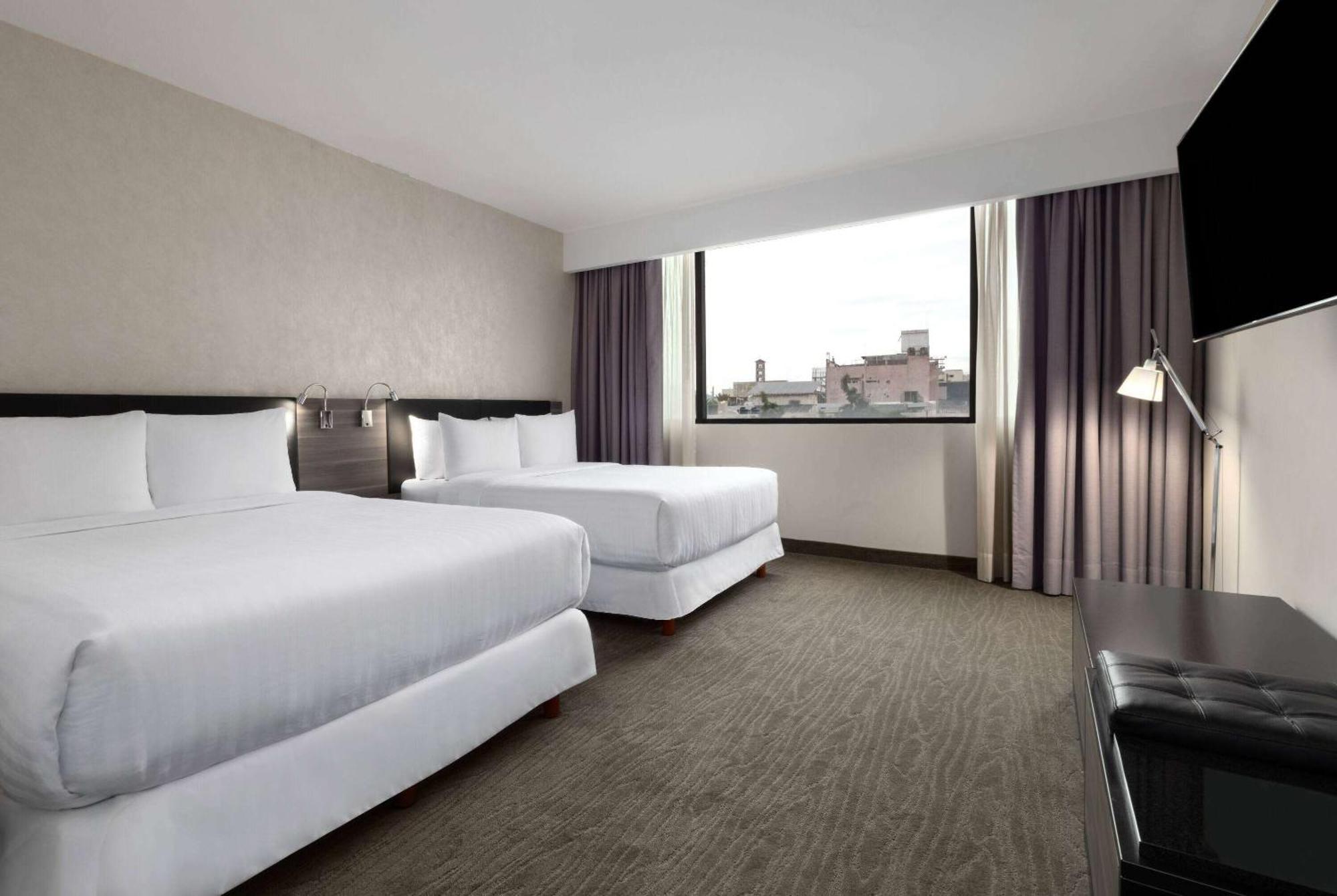Wyndham Ambassador Centro 4*